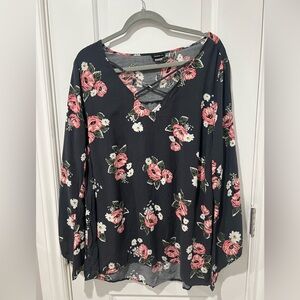 Floral Black and Pink Women's Top size 2XL